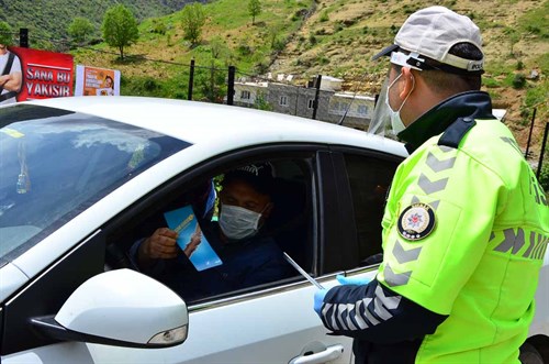 İlçe Emniyet Amirliği Ekiplerimiz Vatandaşlarımıza Denetim, Yol Kontrol ve Bilgilendirme